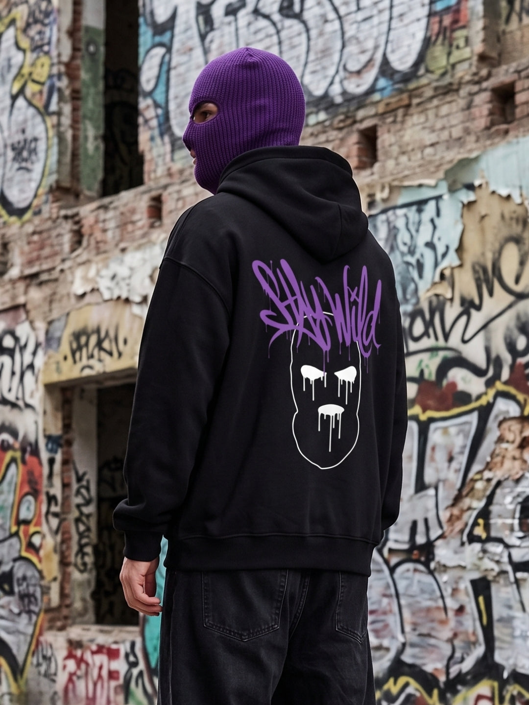 HOODIES & SWEATSHIRTS